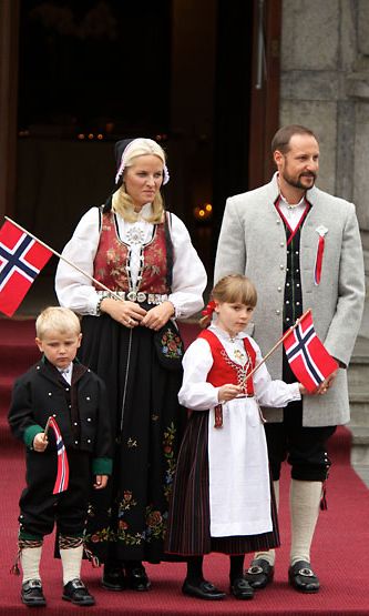 Sverre Magnus, Mette-Marit, Ingrid Alexandra ja Haakon