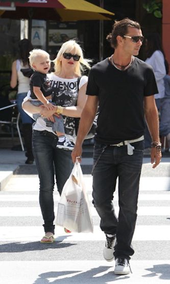 Gwen Stefani ja Gavin Rossdale lastensa kanssa. Kuva: Barcroft Media/MVphotos