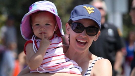 Jennifer Garner lastensa kanssa. Kuva: Barcroft Media/MVphotos