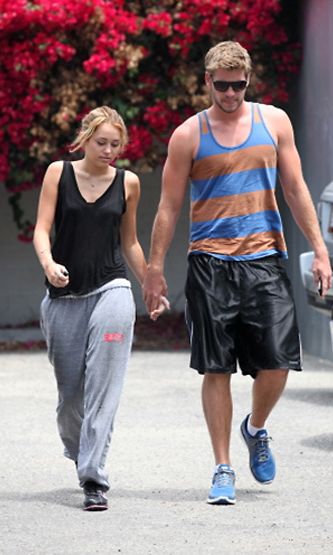 Miley Cyrus ja Liam Hemsworth. Kuva: Barcroft Media / MVphotos