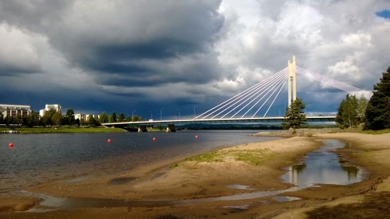 Uutissilmä 22.8.2013, Tummia pilviä Kemijoen yllä - Rovaniemi