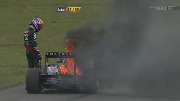 Mark Webberin auto palaa