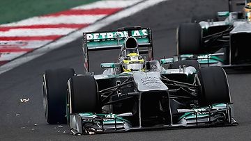 Rosbergin etusiipi petti Korean kisassa