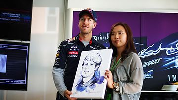 Sebastian Vettel sai muotokuvan Korean GP:n alla.