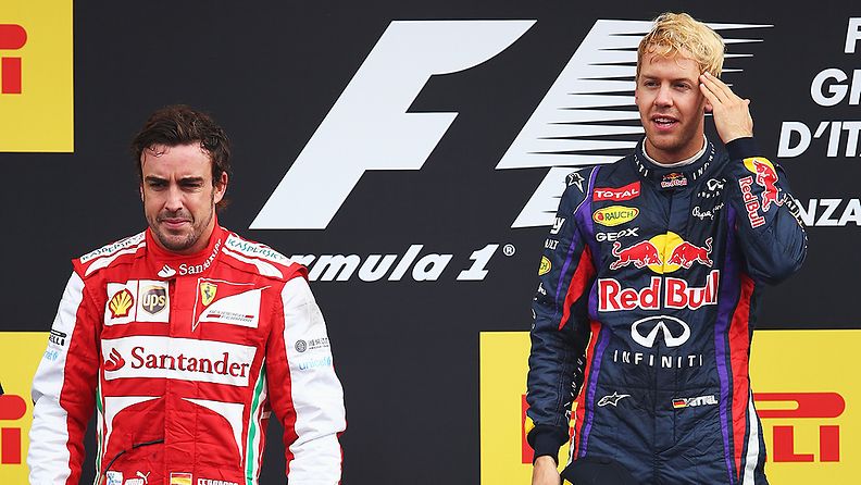 Fernando Alonso ja Sebastian Vettel Monzan palkintokorokkeella