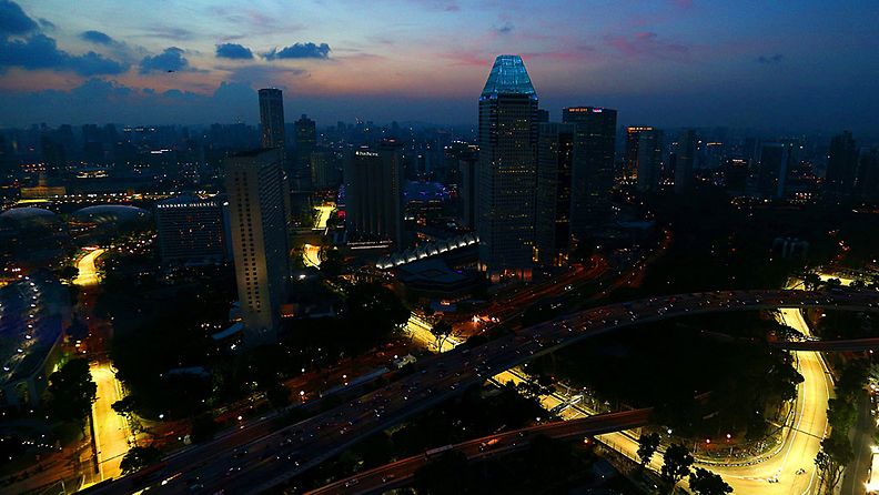Singaporen valot iltahämärässä