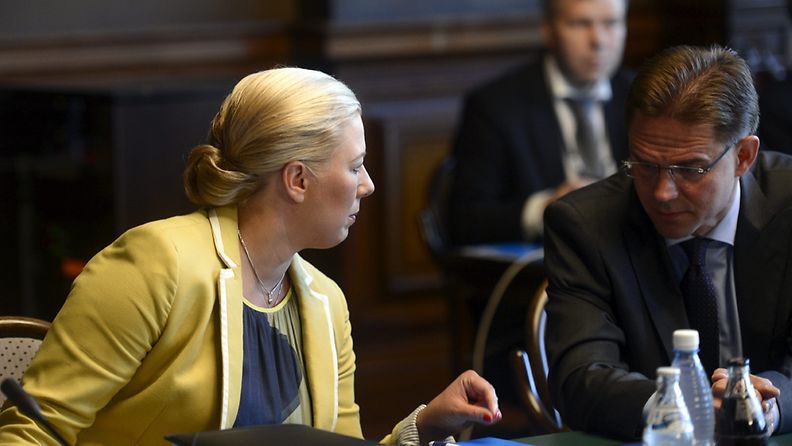 Valtiovarainministeri Jutta Urpilainen ja pääministeri Jyrki Katainen Säätytalolla 28. elokuuta 2013 Helsingissä.