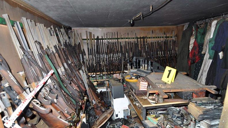 Itävallassa poliisin piirittämän epäillyn salametsästäjän kotoa löytyi käsittämättömän suuri asearsenaali.