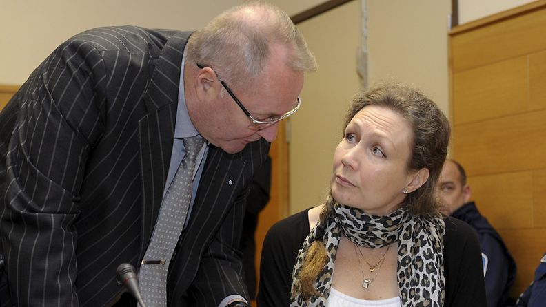 Anneli Auer ja hänen asianajaja Juha Manner oikeudenkäynnissä Satakunnan käräjäoikeudessa joka jatkui perjantaina 4. lokakuuta 2013. 