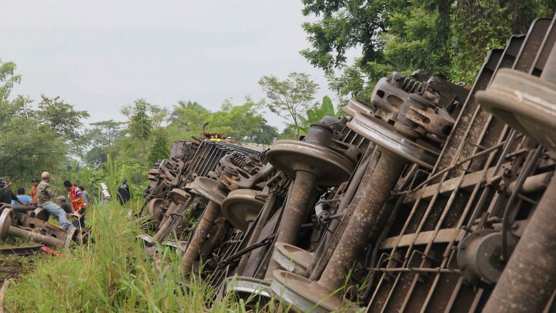 Meksikossa suistui sunnuntaina raiteilta tavarajuna, jonka kyydissä oli todennäköisesti Yhdysvaltoihin suunnanneita maahanpyrkijöitä. Aamuyöllä sattuneessa onnettomuudessa sai surmansa ainakin viisi ihmistä ja loukkaantui yli 20.   