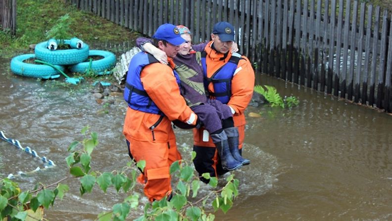 Venäjän Kaukoidässä yli 19 000 ihmistä jouduttiin evakuoimaan Amurin ja sen useiden sivujokien tulvittua yli äyräidensä 18.8.2013.