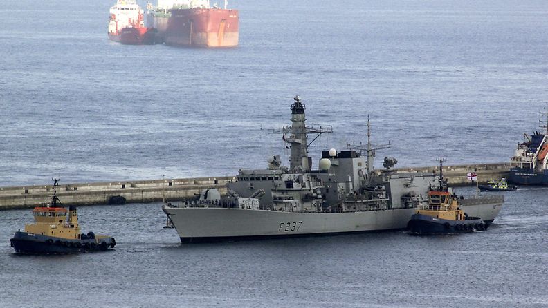 Brittiläinen laivasto-osasto ankkuroitui Gibraltarin satamaan 19.9.2013.