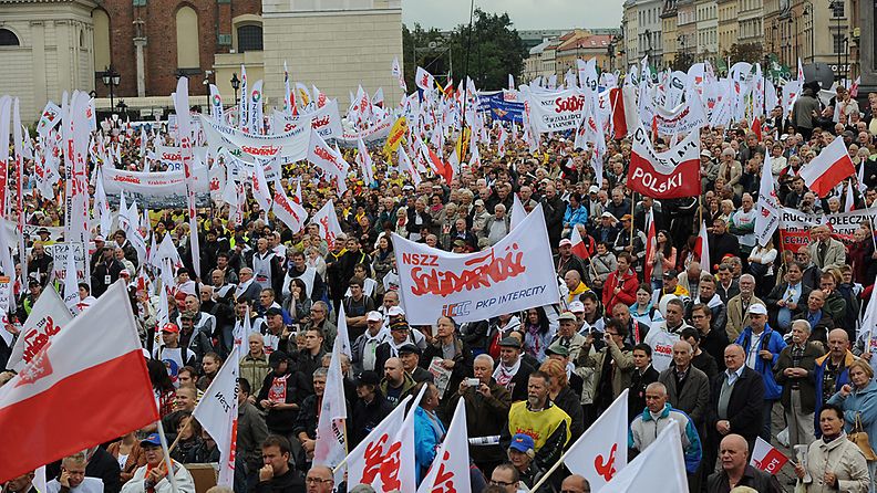 Puolassa keskiviikkona alkaneet mielenosoitukset huipentuivat tänään Varsovassa. 