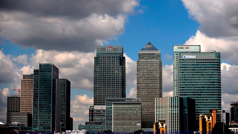 Pilvenpiirtäjiä Canary Wharfin business-alueella Lontoossa.