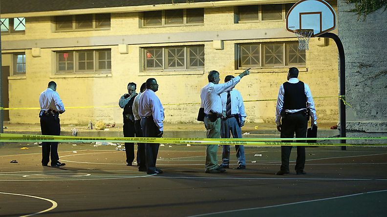 12 ihmistä loukkaantui chicagolaisella koripallokentällä sattuneessa ampumisessa. 