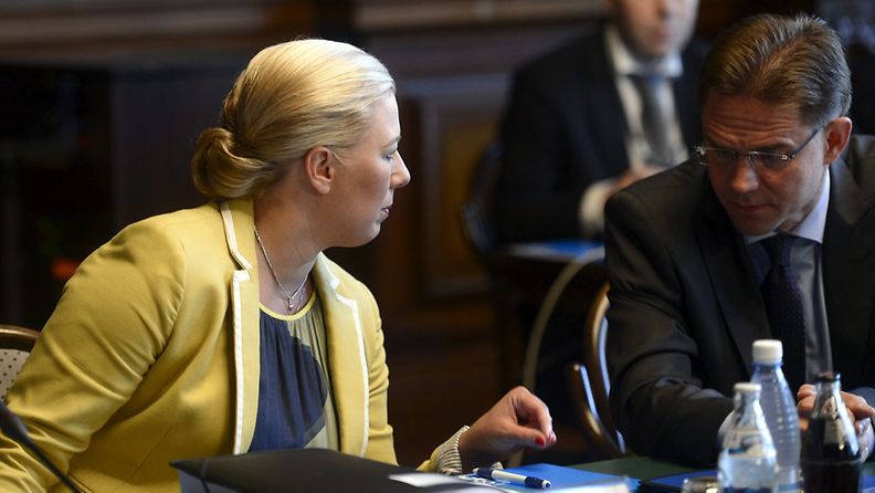 Valtiovarainministeri Jutta Urpilainen ja pääministeri Jyrki Katainen Säätytalolla 28. elokuuta 2013 Helsingissä, missä hallitus aloitti kaksipäiväisen budjettiriihen.