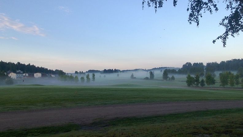 Aamun golfkierros Espoossa 21. elokuuta 2013 kello 7. Lukijan kuva: Jouni Heinonen