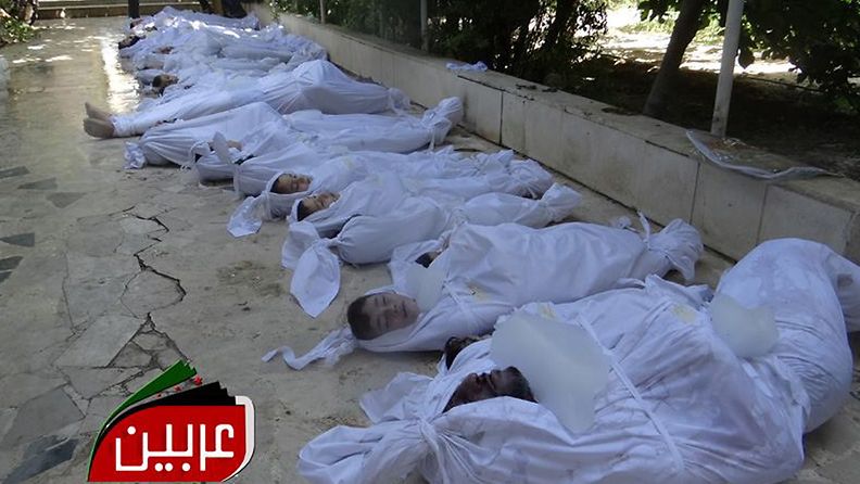 Syyrian opposition välittämissä tv-kuvissa näkyi runsaasti lasten ja aikuisten kuvia. (21.8.2013)