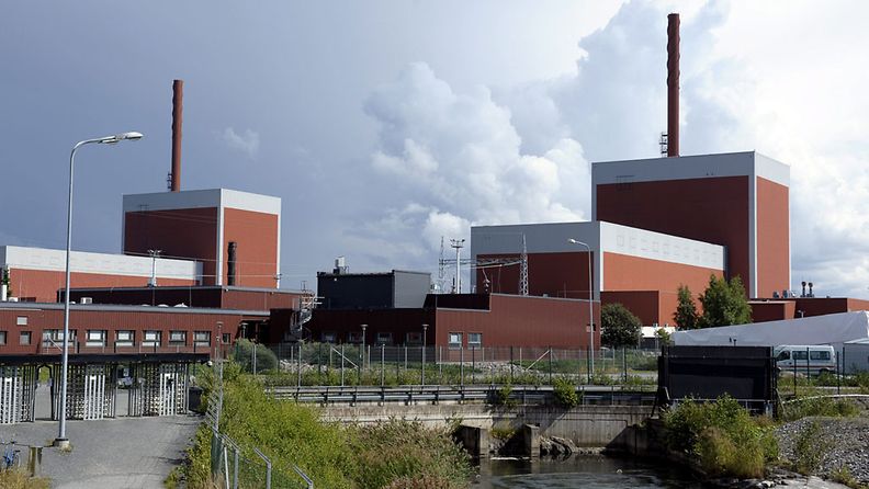Olkiluodon vanhat ydinvoimalaitokset eli Olkiluoto 1 ja Olkiluoto 2 ydinvoimala-alueella Eurajoella torstaina 1.elokuuta 2013.