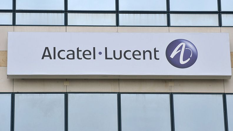 Tappiollinen Alcatel-Lucent aikoo vuoden 2014 loppuun mennessä vähentää kaikkiaan 10000 työpaikkaa.