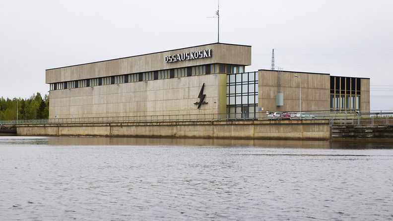 Kemijoki Oy:n omistama Ossauskosken vesivoimalaitos Kemijoessa Tervolassa 31. toukokuuta 2011. 