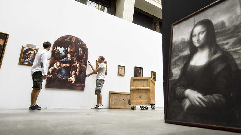 Leonardo da Vinci - nero -näyttelyn valmisteua Rotterdamissa.