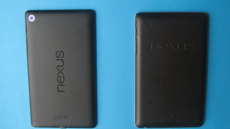 Asuksen uusi Nexus 7 (vasemmalla) ja vanha Nexus 7 (oikealla).