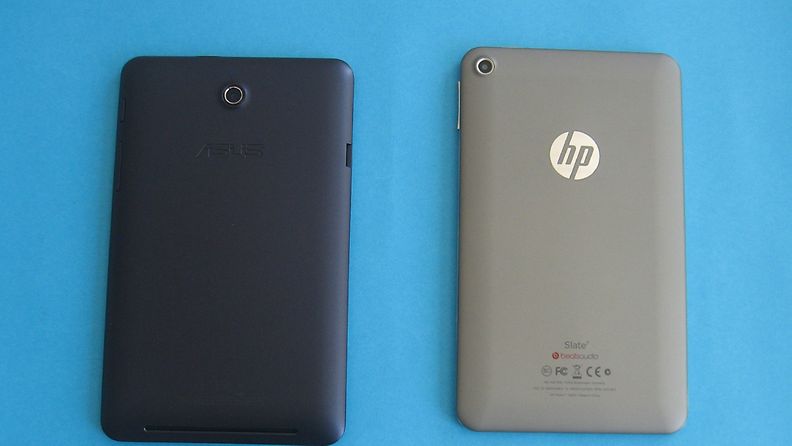 ASUS MeMO Pad HD 7 vasemmalla ja HP Slate 7 oikealla.