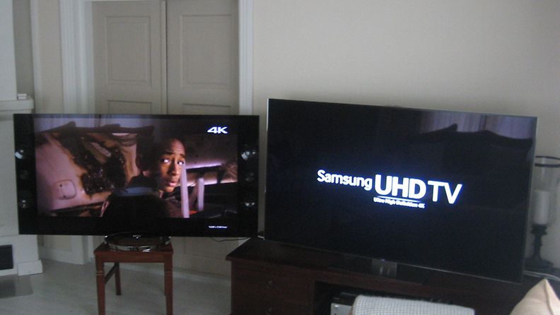 Sonyn 55-tuumainen KD-55X9005A -4K-televisio, sekä Samsungin 65-tuumainen F9005 4K-jättitelevisio