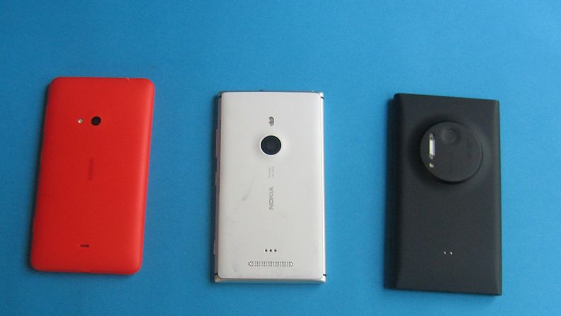 (vasemmalta lähtien) Lumia 625, 925 ja 1020 -kännykkämallit.