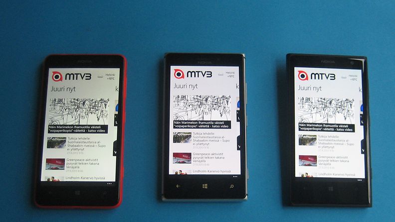 (vasemmalta lähtien) Lumia 625, 925 ja 1020 -kännykkämallit.