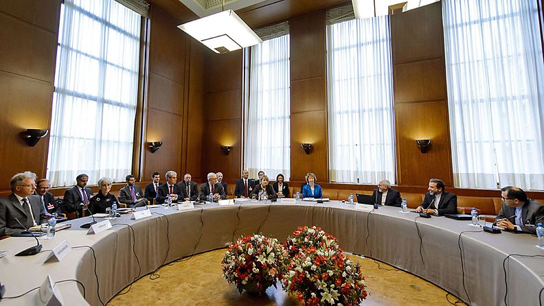 YK:n turvallisuusneuvosto ja Saksa neuvottelevat Iranin kanssa ydinaseista Genevessä.
