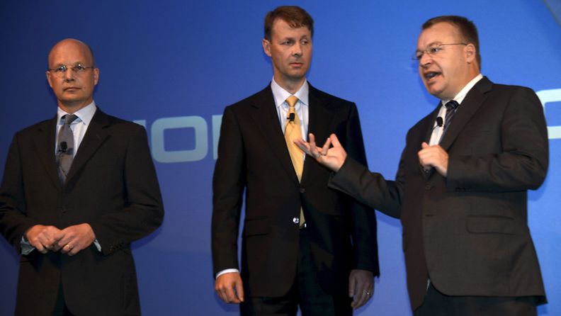 Timo Ihamuotila, Risto Siilasmaa ja Stephen Elop Nokian tiedotustilaisuudessa 3. päivä syyskuuta 2013.