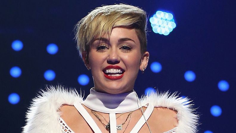 Miley Cyrus esiintyi Las Vegasissa.