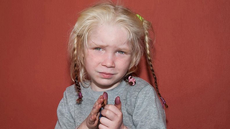 Kreikan poliisi löysi romanileiriltä nelivuotiaan tytön, jonka vanhemmiksi esittäytyneet eivät dna-testien perusteella olleet tytön vanhempia.