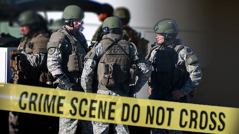 Poliisin erikoisryhmä Sparksin keskikoulussa Nevadassa, missä kaksi ihmistä kuoli ja kaksi haavoittui kouluampumisessa 21.10.2013.