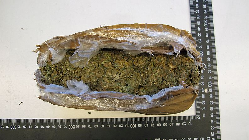 Poliisin välittämä kuva Suomeen salakuljetetusta marihuanasta.