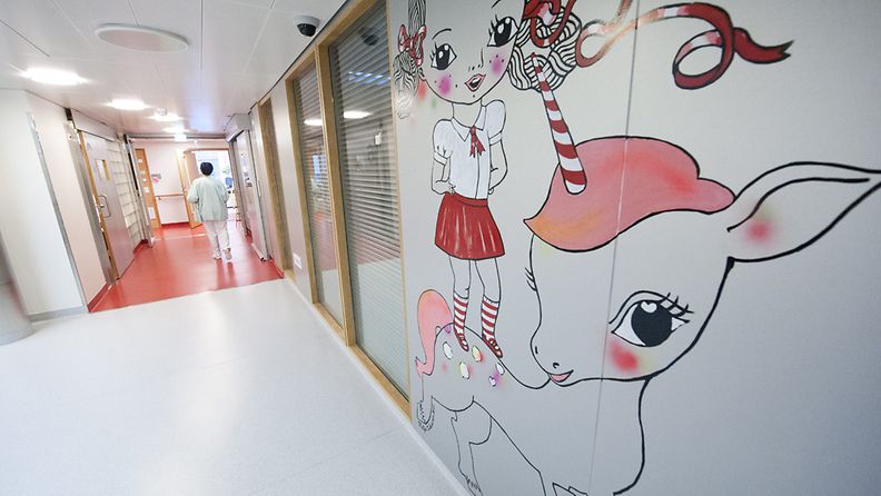 Lastenklinikan uusittuja tiloja esiteltiin Helsingissä 13. helmikuuta 2013. Samalla kerrottiin Uusi Lastensairaala 2017 -hankkeesta.