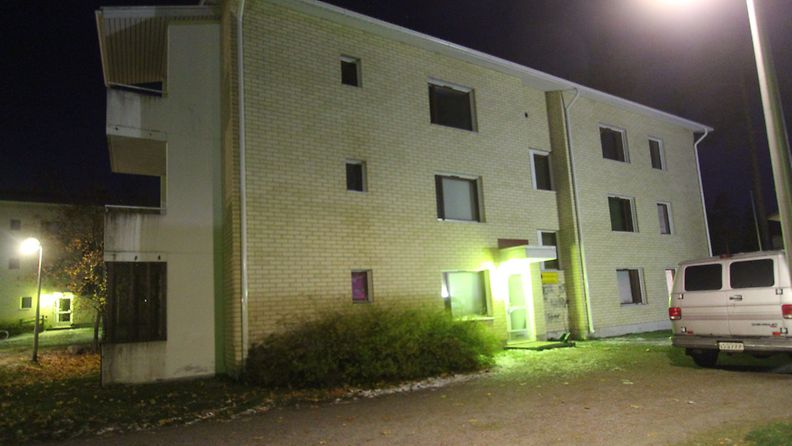  Kouvolan Lehtomäessä sijaitsevassa kerrostalossa ammuttiin miestä 20. lokakuuta 2013. Poliisi tutkii tapahtunutta henkirikosta murhana. 