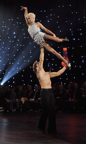 Tanssijat Hanna Karttunen ja Victor Da Silva esiintyivät Tanssii Tähtien Kanssa -ohjelmassa syksyllä 2010.