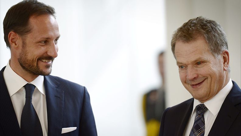 Norjan kruununprinssi Haakon ja presidentti Sauli Niinistö Mäntyniemessä 22.10.2013.