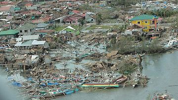 Ilmakuva tuhoutuneista taloista Bantayan saarella Cebun pohjoisosassa 10.11.2013.