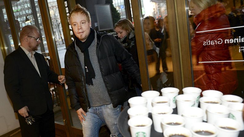 Mikko Rantanen oli Helsingin Starbucksin ensimmäinen asiakas.