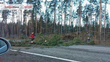 Moottoritie poikki nelostiellä Heinolassa kello 12.30 aikaan. Kuvaaja: Juha Savimäki