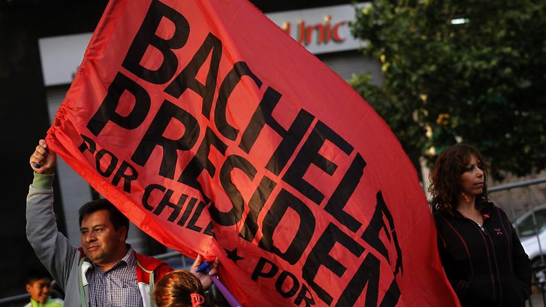 Bacheletin kannattaja Chilessä 17.11.2013