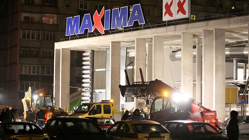 Yleisnäkymä Maxima-supermarketista Riiassa Latviassa 21.11.2013. 