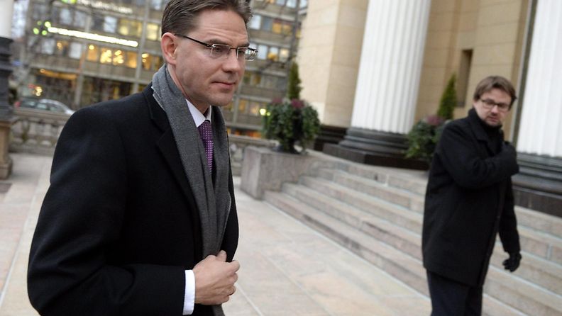 Pääministeri Jyrki Katainen saapui hallituksen rakenneuudistusneuvotteluihin Helsingin Säätytalolle perjantaiaamuna 29. marraskuuta 2013. 