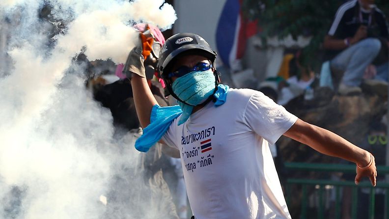 Hallituksen vastaiset mielenosoitukset Bangkokissa Thaimaassa 1.12.2013.