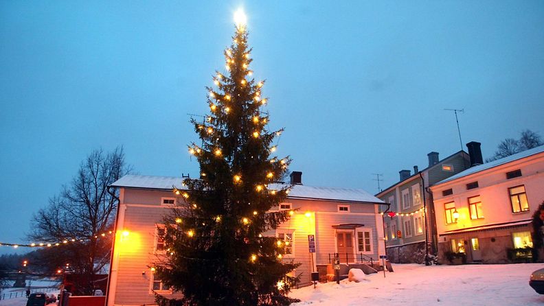 Joulutunnelmaa Porvoon vanhassa kaupungissa 2003.