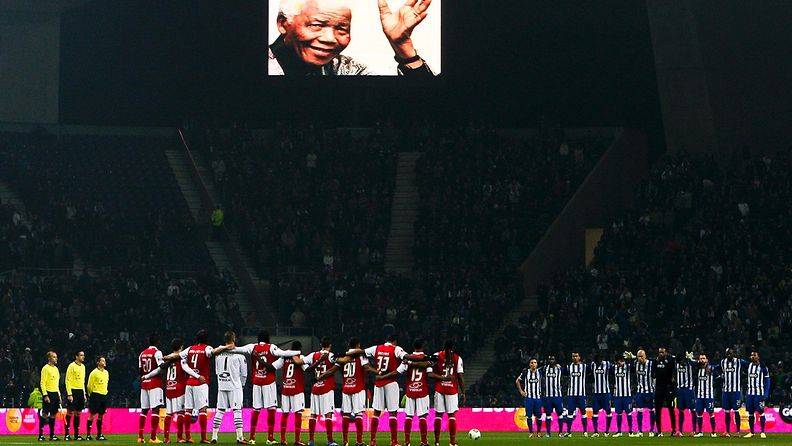 FC Porto and Sporting de Braga players observe a minute of silence in remembrance of late South African president Nelson Mandela, of whom a picture was displayed on the stadium's result board, during their Portuguese First League soccer match, at Dragao stadium, Porto, Portugal, 07 December 2013. 